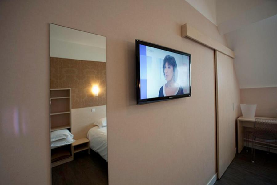 Logis Le Chene Dore La Loupe Exterior photo